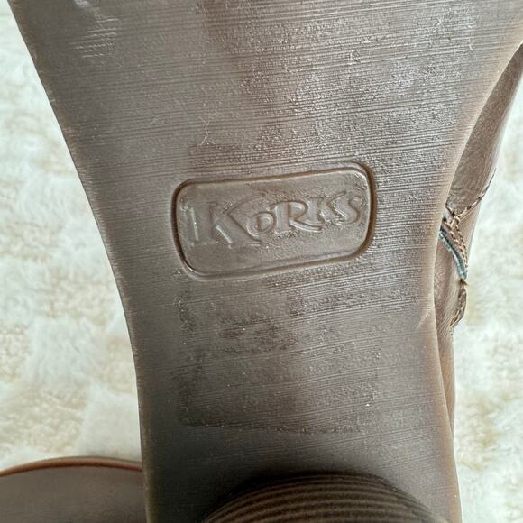 KORKS DESTINY VEGAN LEATHER STACKED HEEL ANKLE BOOTIE IN BROWN NWOB SIZE 9.5M - Picture 12 of 14